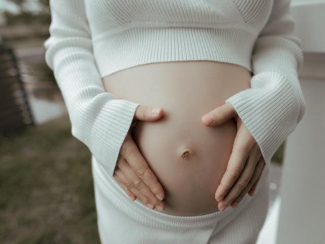 Préparation à l’accouchement par l’ostéopathie : accompagner le corps de la future maman